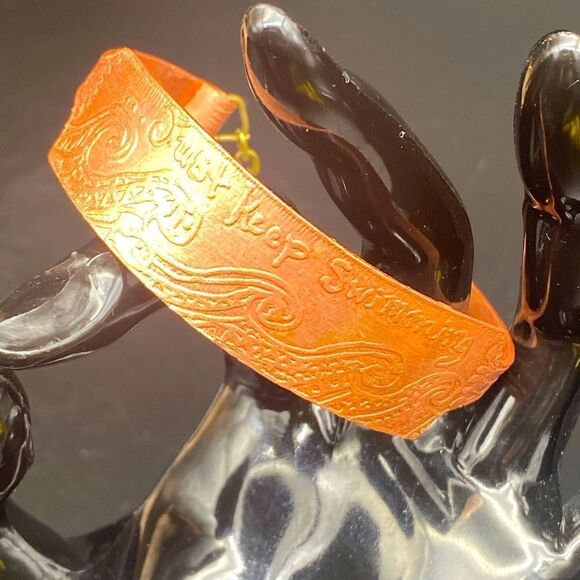 Ladies 5 1/2” copper bracelet with brass clasp with beautiful scroll work - Picture 1 of 10